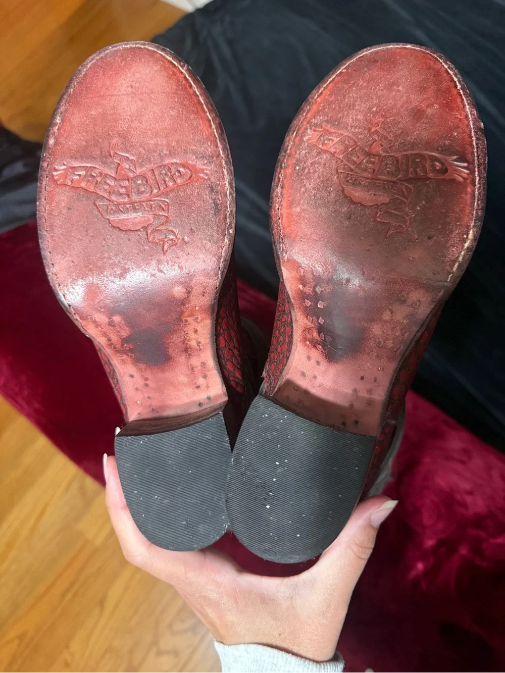 FREEBIRD Coal in red croc